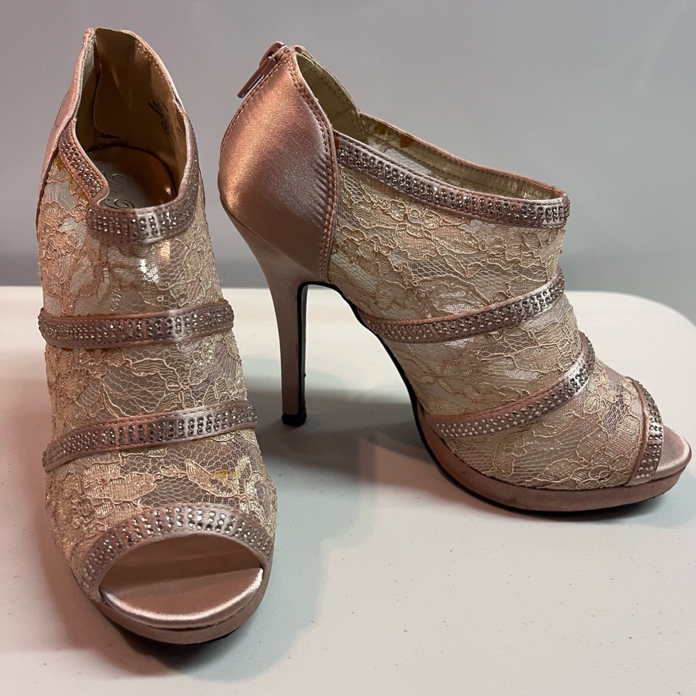 De Blossom Collection Lace Peep-Toe Heels in Blush